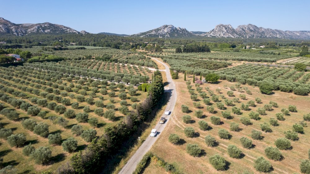 RSE & Tourisme responsable en Provence : Comment nous réinventons la location de voitures vintage