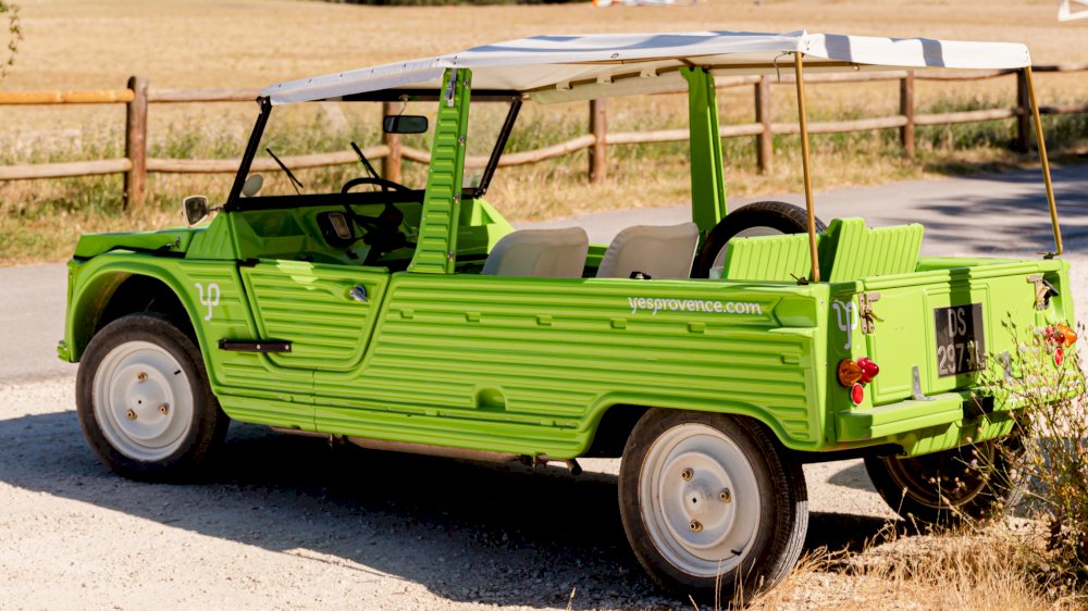 Le Mag à Lire pour vous une Méhari dans les Alpilles avec Yes Provence Le Mag à Lire pour vous une Méhari dans les Alpilles avec Yes Provence