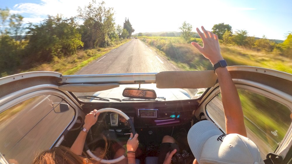 Le Coeur Éléphant parle de nous avec les locations des 2cv en Provence Le Coeur Éléphant parle de nous avec les locations des 2cv en Provence